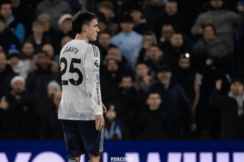 Manuel Ugarte Mau Dipinjam Ajax, Man United Tak Mau Lepas: Perang Dingin di Bursa Transfer